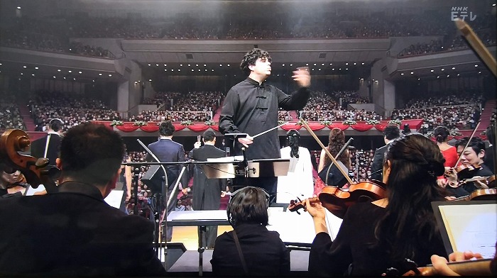 NHKニューイヤーオペラコンサート「乾杯の歌」指揮者バッティストーニ、NHKホール客席全景