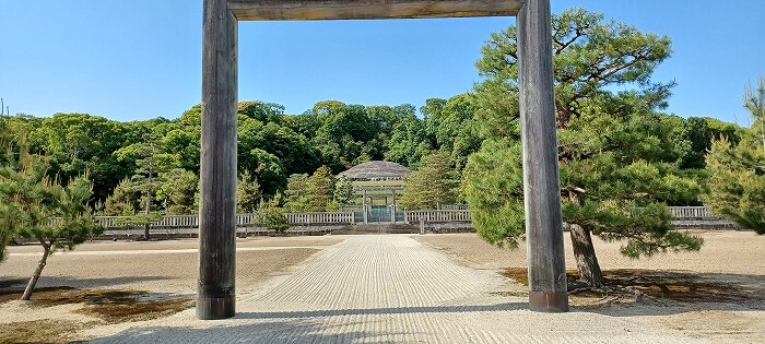 京都　伏見桃山陵の近景