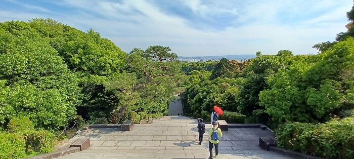 京都　伏見桃山陵の大階段を登った景色
